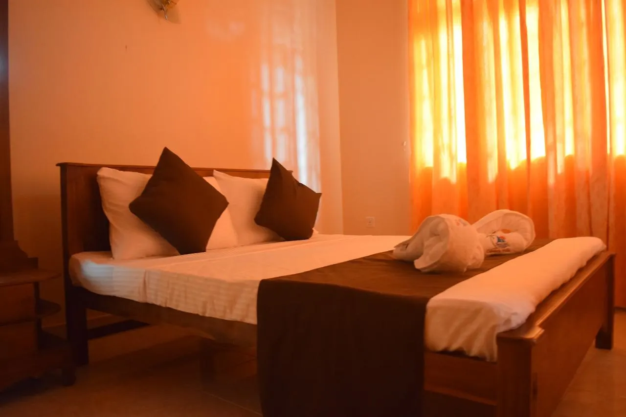 Calvin'S Villa Negombo 3*,