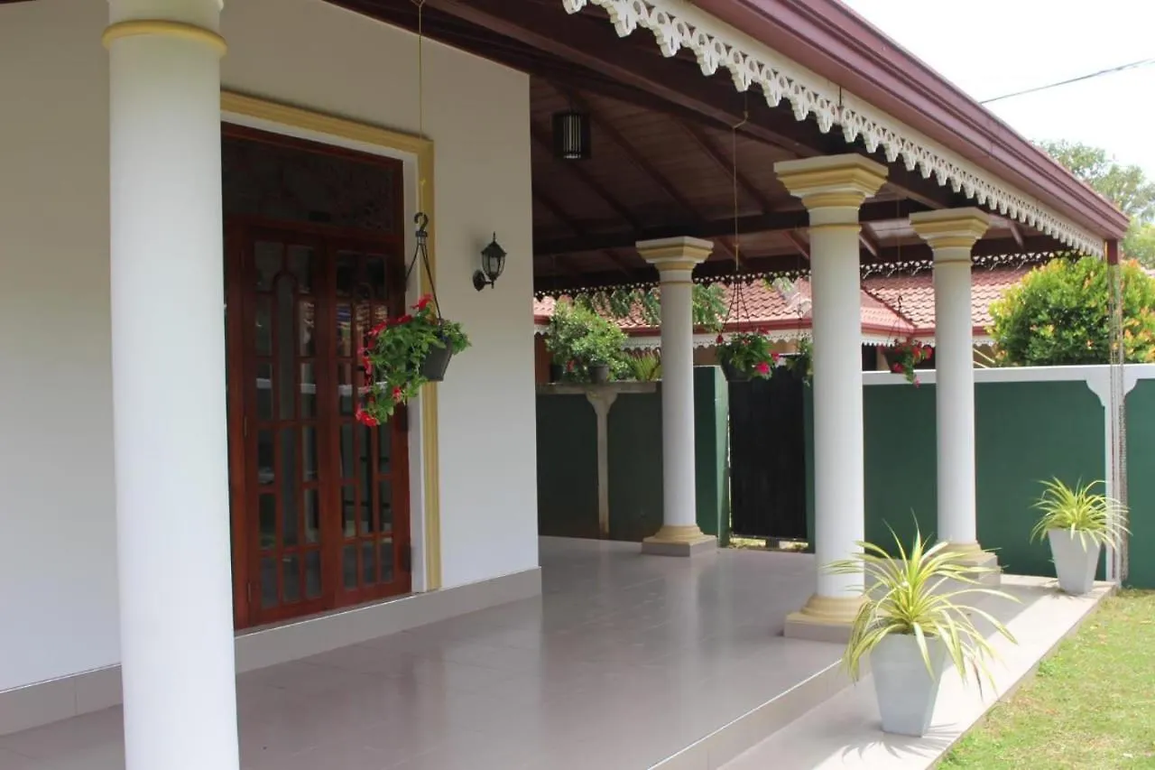 Calvin'S Villa Negombo 3*,