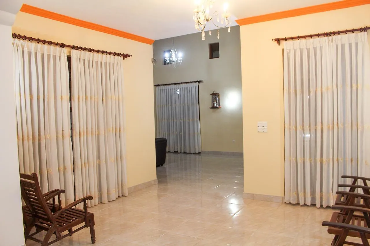 Calvin'S Villa Negombo 3*,