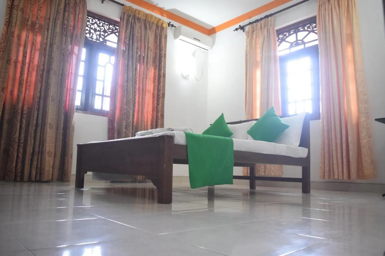 Calvin'S Villa Negombo 3*,